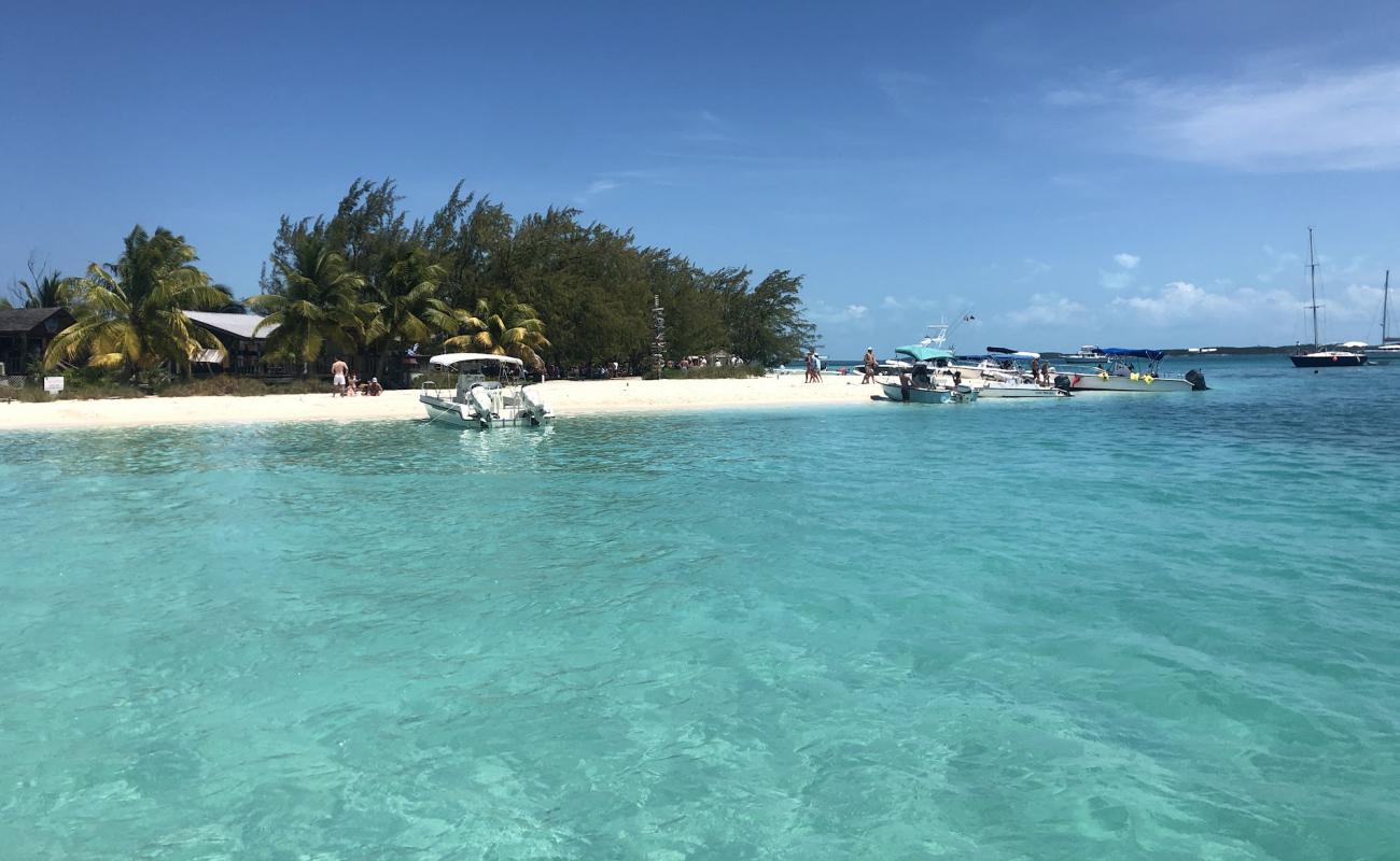 Mare beach'in fotoğrafı beyaz ince kum yüzey ile