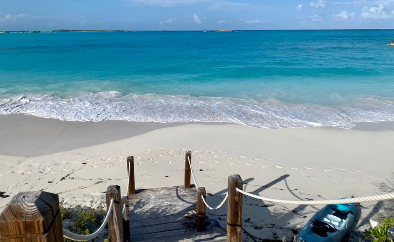 The Exuma Outpost'in fotoğrafı beyaz ince kum yüzey ile