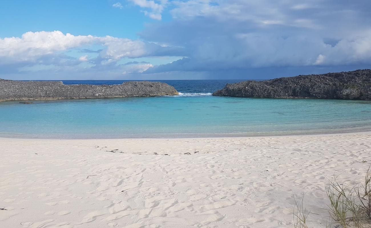 Bonniecord beach'in fotoğrafı beyaz ince kum yüzey ile