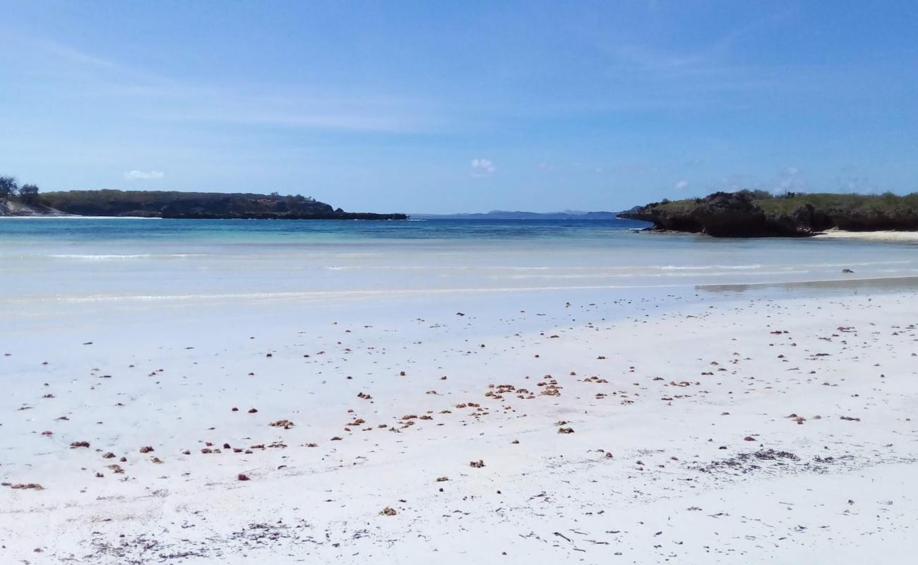 Baie des Dunes'in fotoğrafı beyaz kum yüzey ile