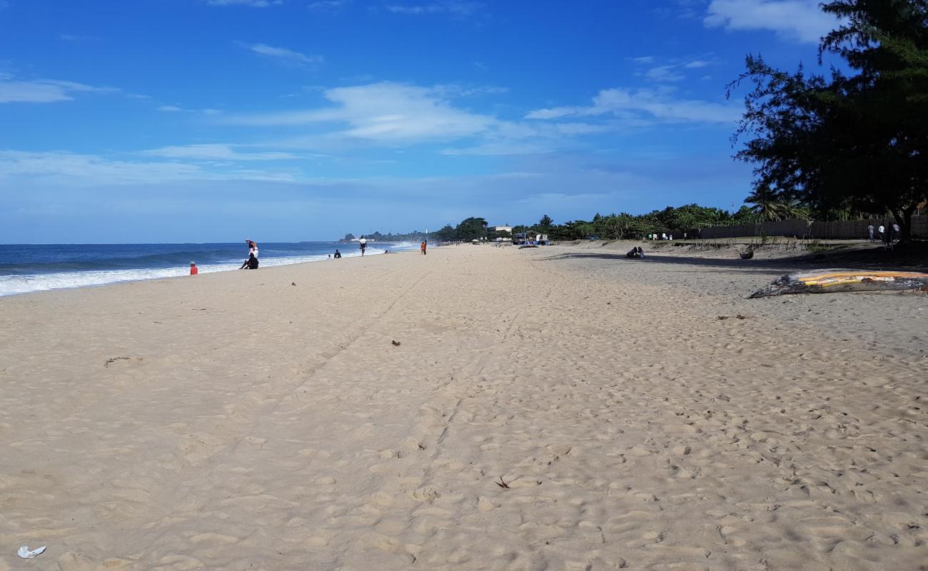Tamatave Beach'in fotoğrafı açık bej kum yüzey ile