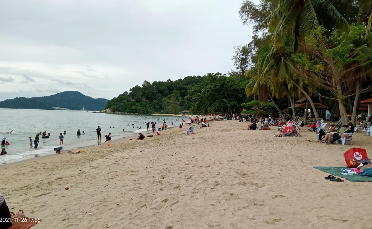 Teluk Batik Beach'in fotoğrafı açık bej kum yüzey ile