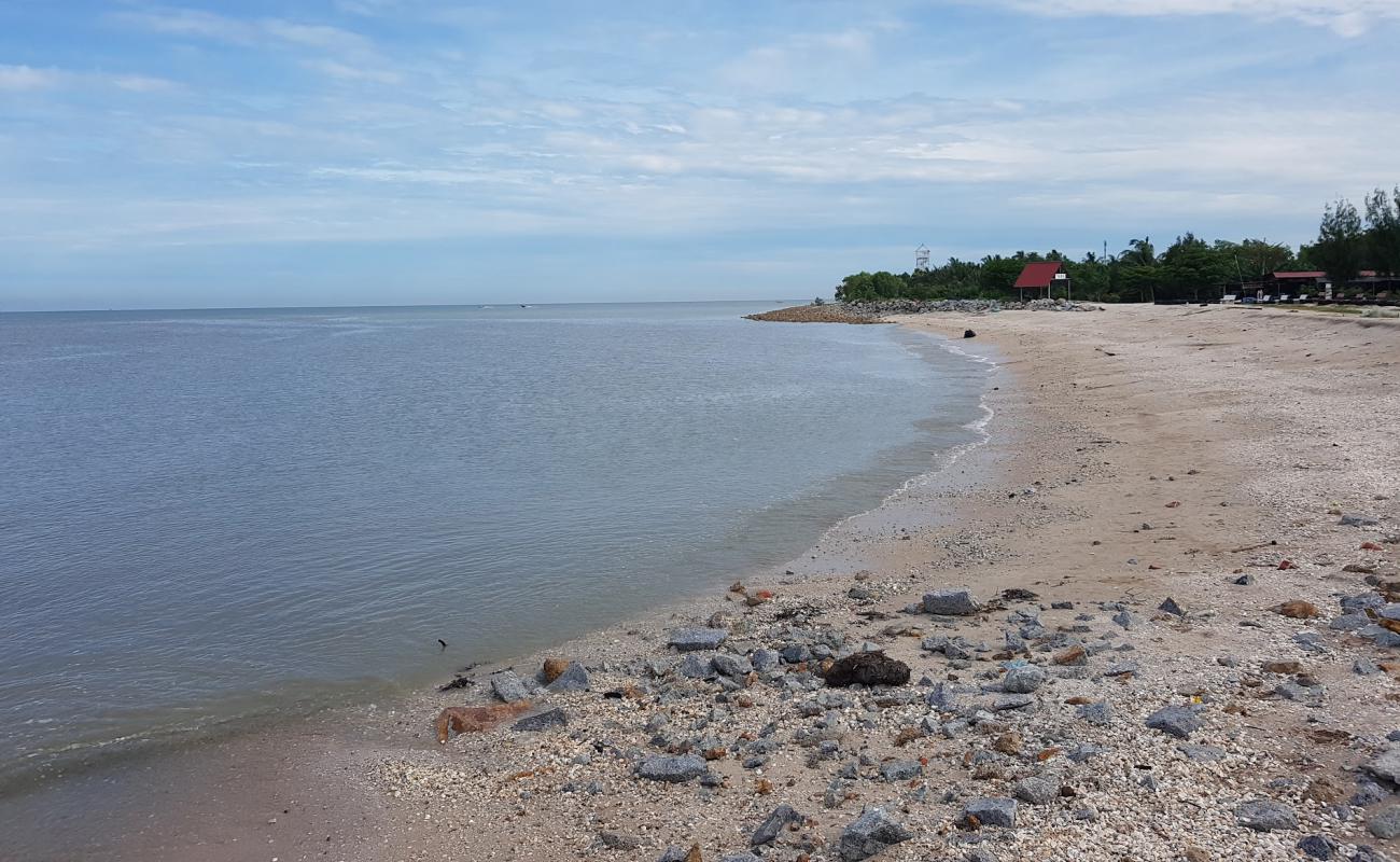 Redang Sekinchan Beach'in fotoğrafı çakıl ile kum yüzey ile