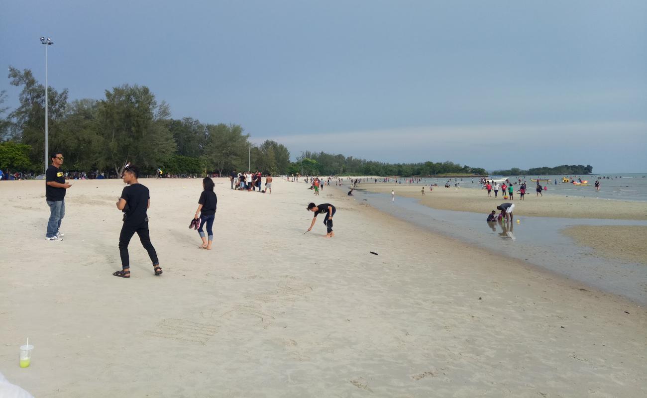 Saujana Beach'in fotoğrafı açık bej kum yüzey ile