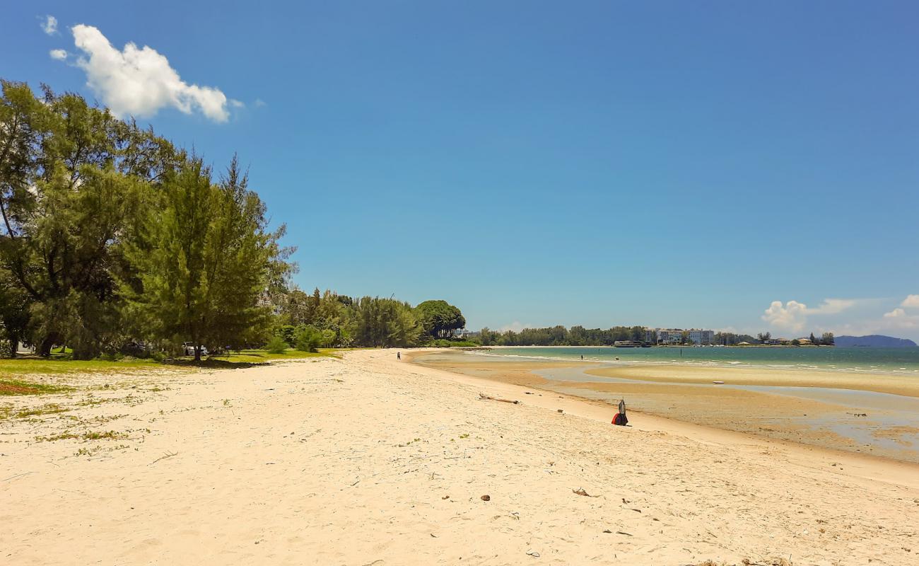 Cahaya beach'in fotoğrafı açık bej kum yüzey ile