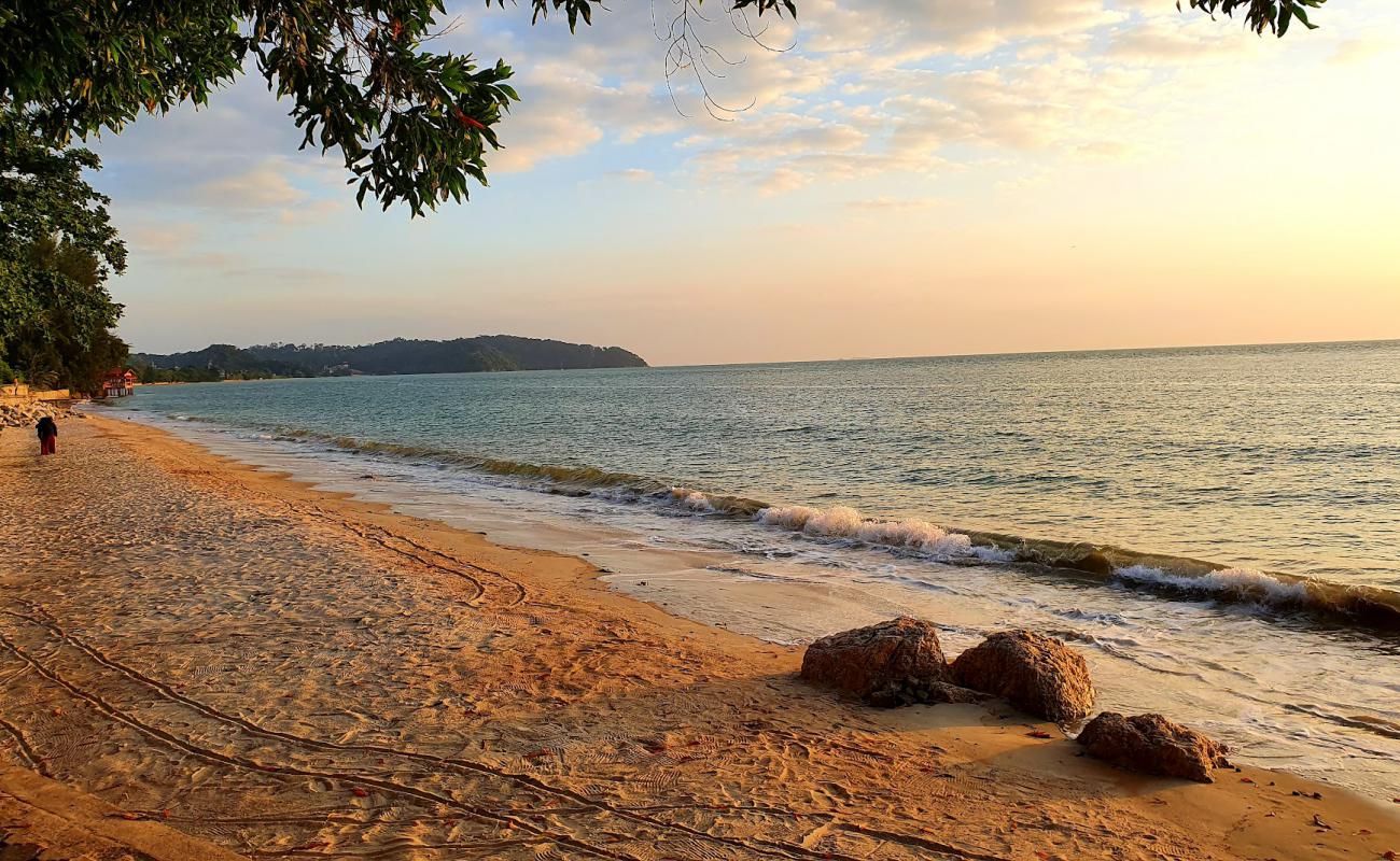 Purnama Beach'in fotoğrafı parlak kum yüzey ile