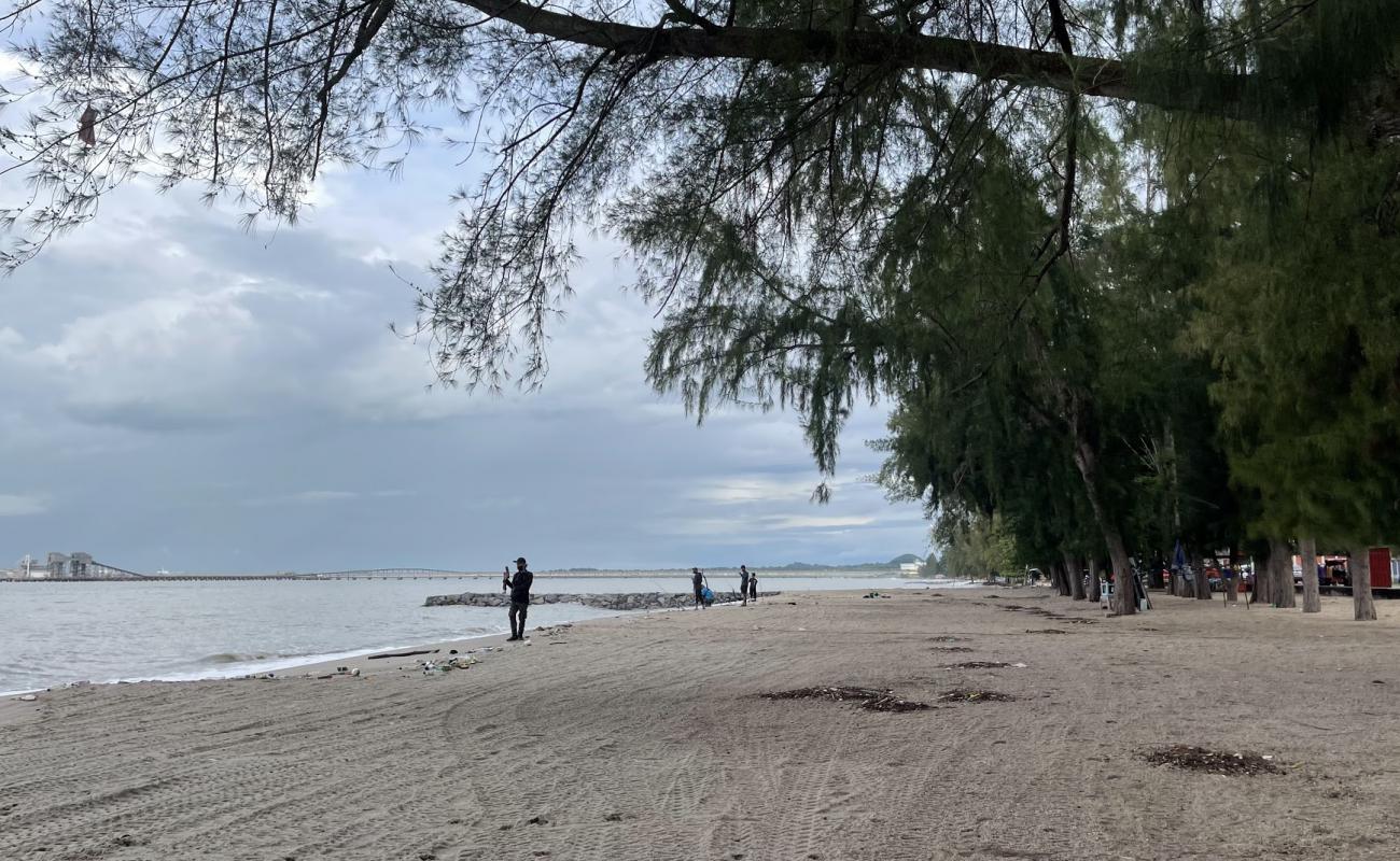 Puteri Beach II'in fotoğrafı parlak kum yüzey ile