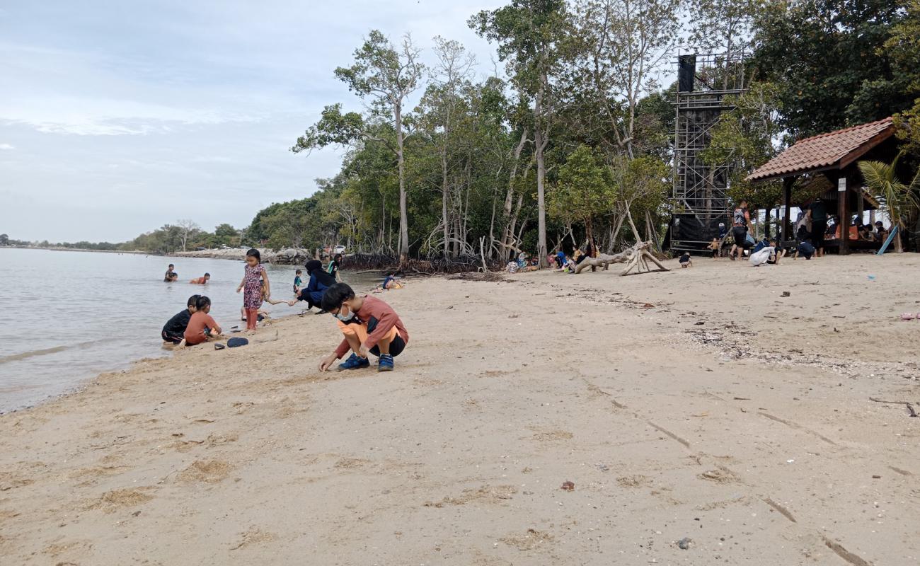 Siring Beach'in fotoğrafı açık bej kum yüzey ile