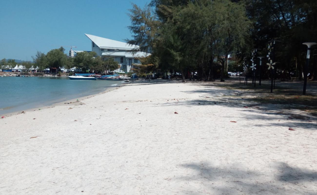 Lagenda Beach'in fotoğrafı parlak kum yüzey ile