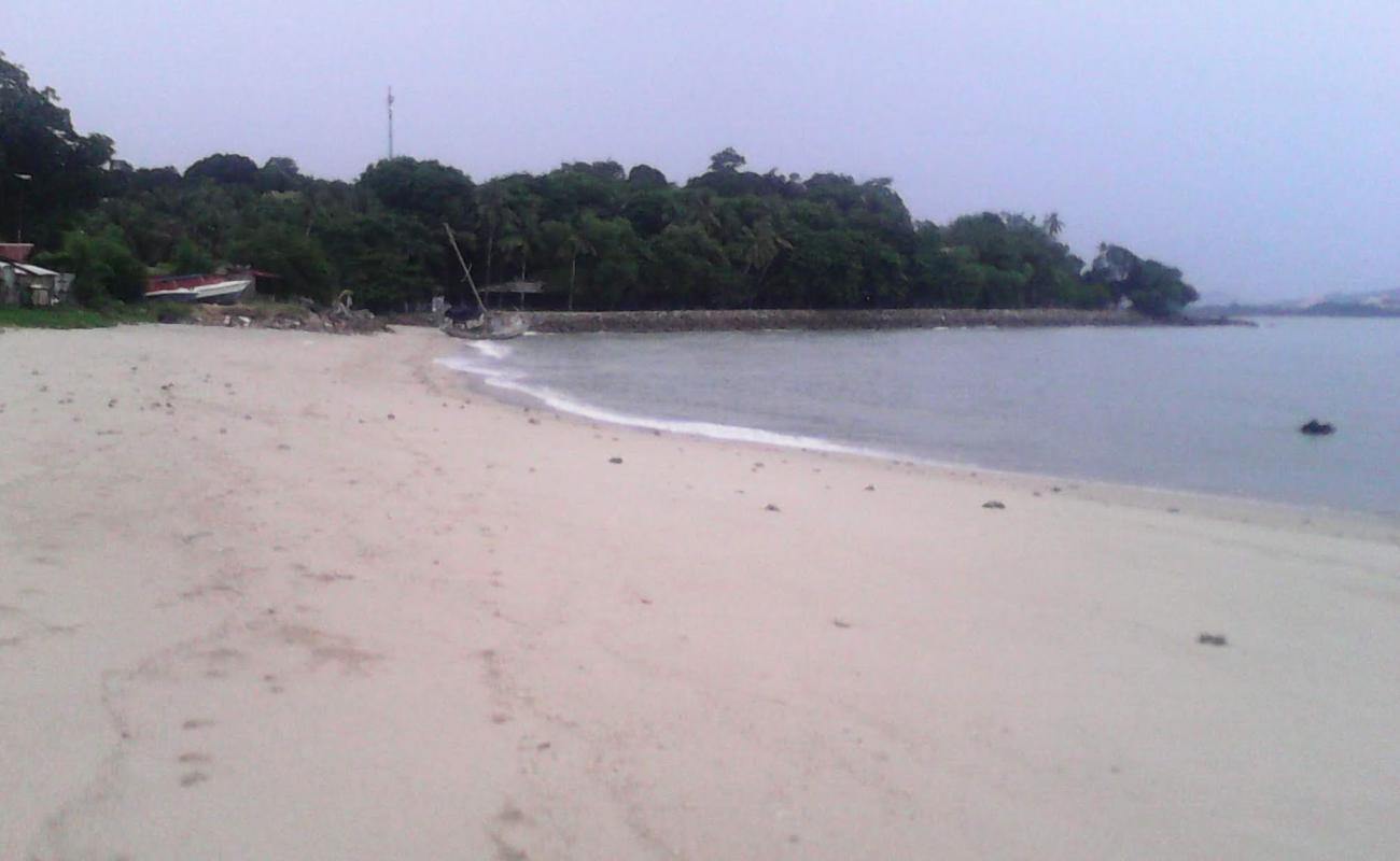 Telok Nibong Beach'in fotoğrafı parlak kum yüzey ile