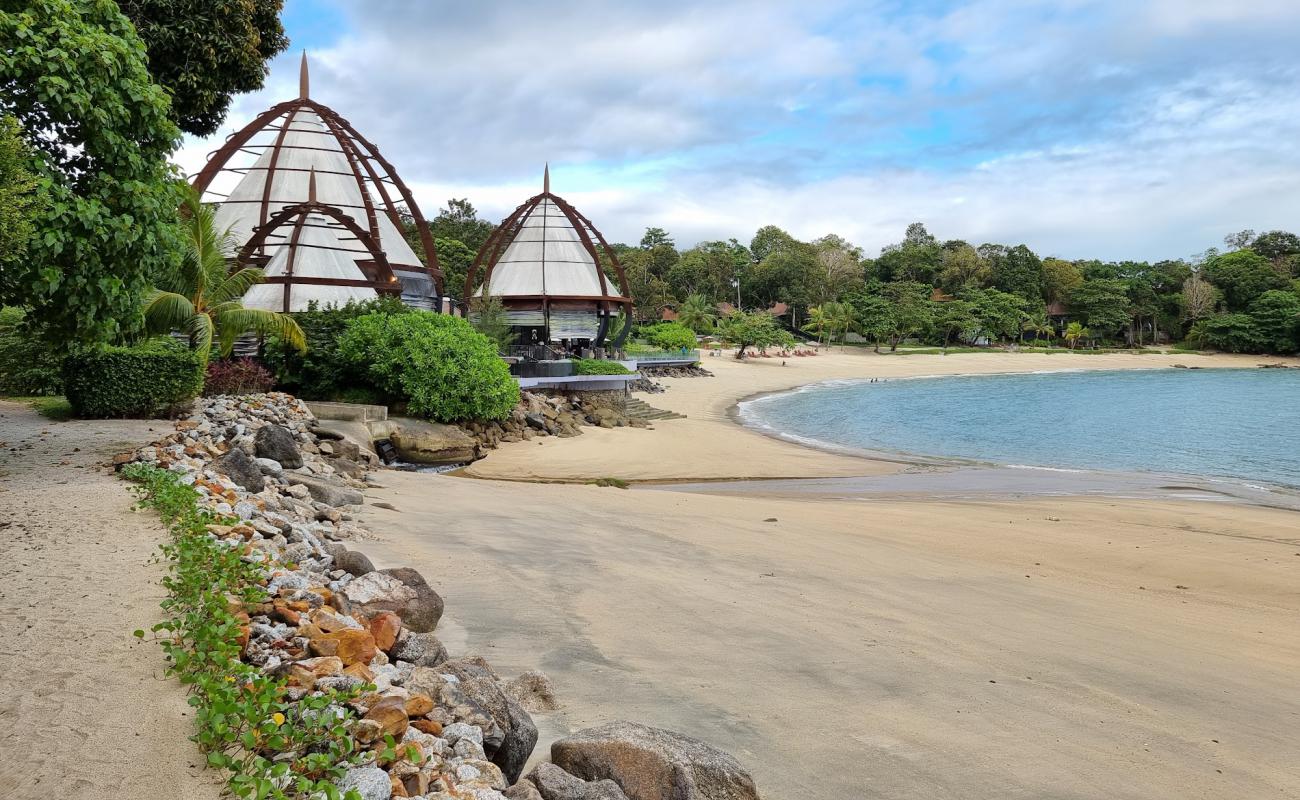 Langkawi natural Beach'in fotoğrafı parlak ince kum yüzey ile