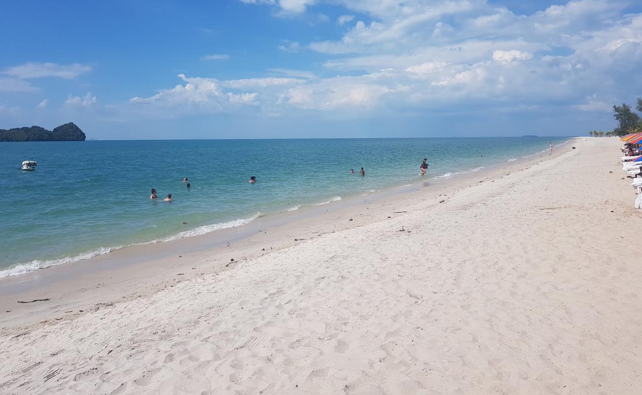 Rekreasi Kastam Beach'in fotoğrafı açık bej kum yüzey ile