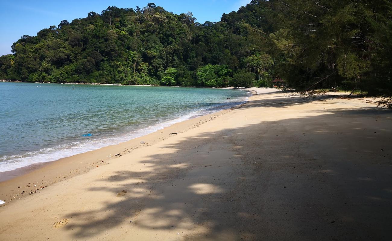 Teluk Dalam Beach'in fotoğrafı açık bej kum yüzey ile