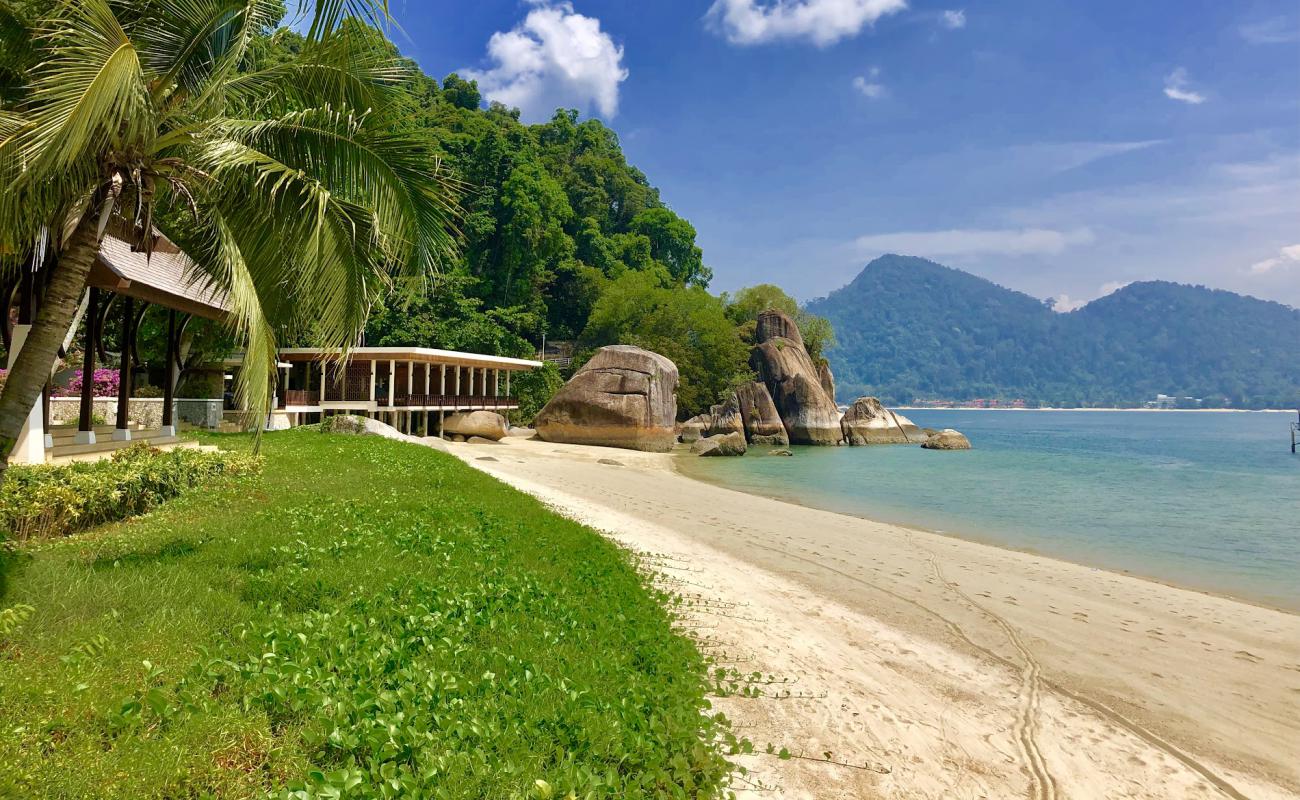 Royal Bay Beach'in fotoğrafı parlak ince kum yüzey ile