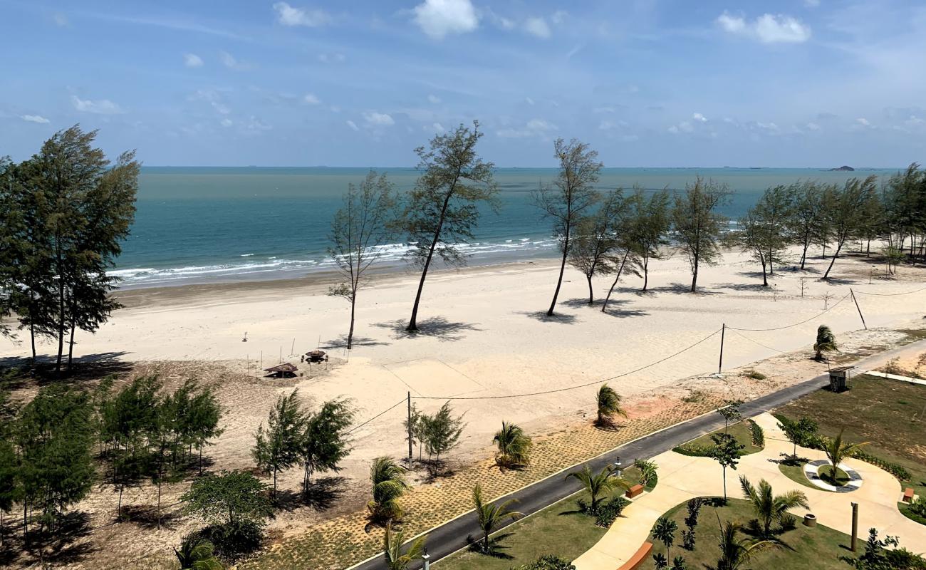 Arked Punggai Beach'in fotoğrafı parlak kum yüzey ile