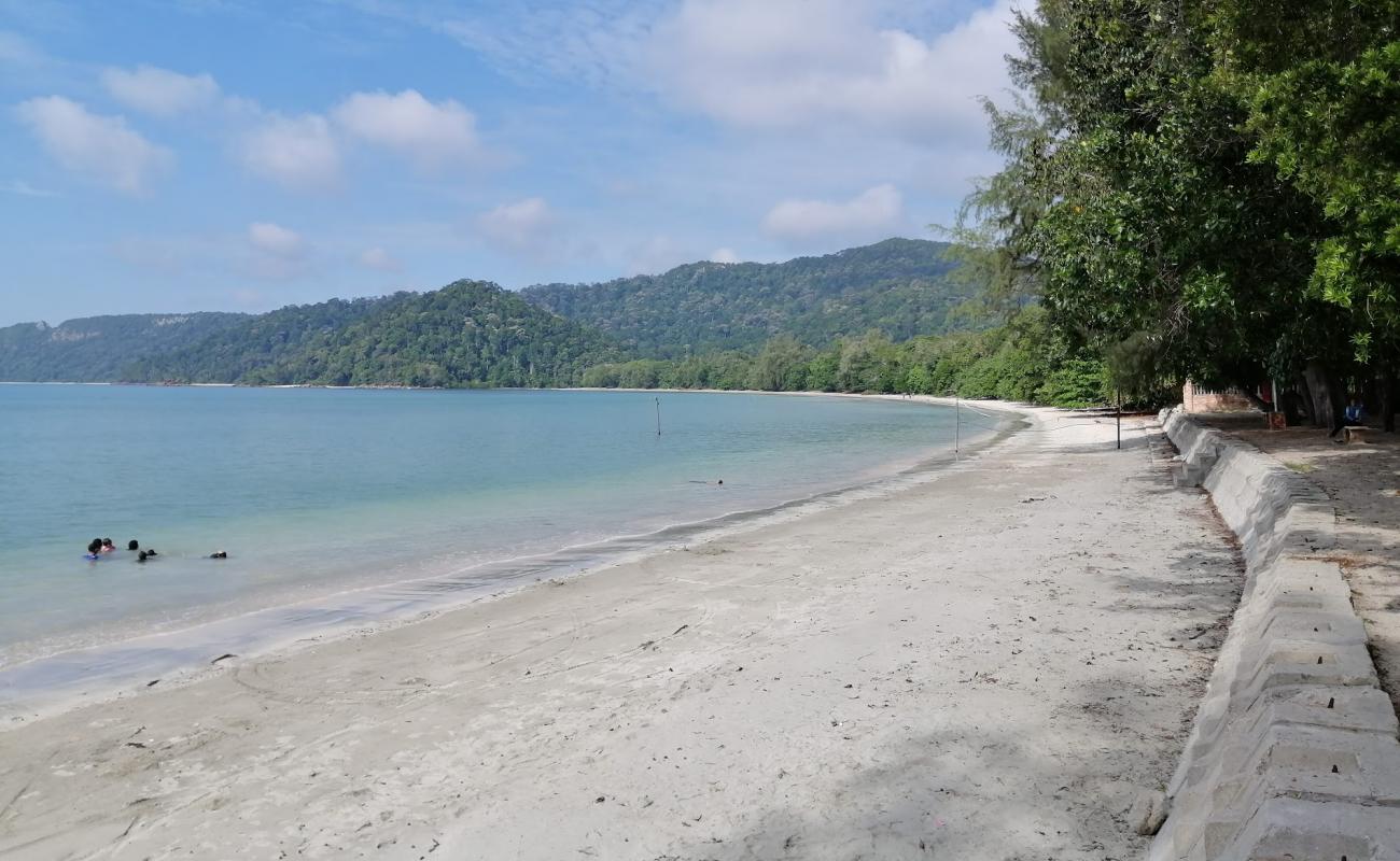 Teluk Gorek Beach'in fotoğrafı açık bej kum yüzey ile