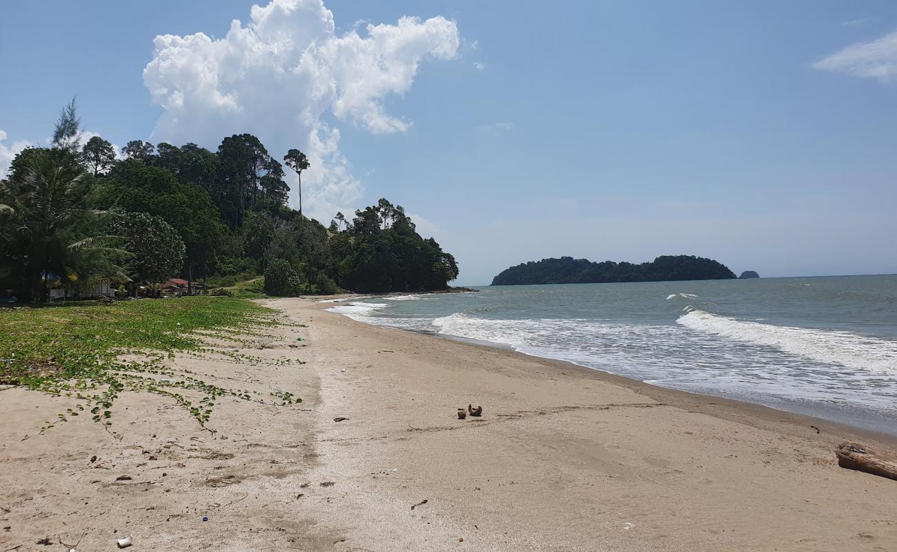 Pasir Lanun Beach'in fotoğrafı açık bej kum yüzey ile