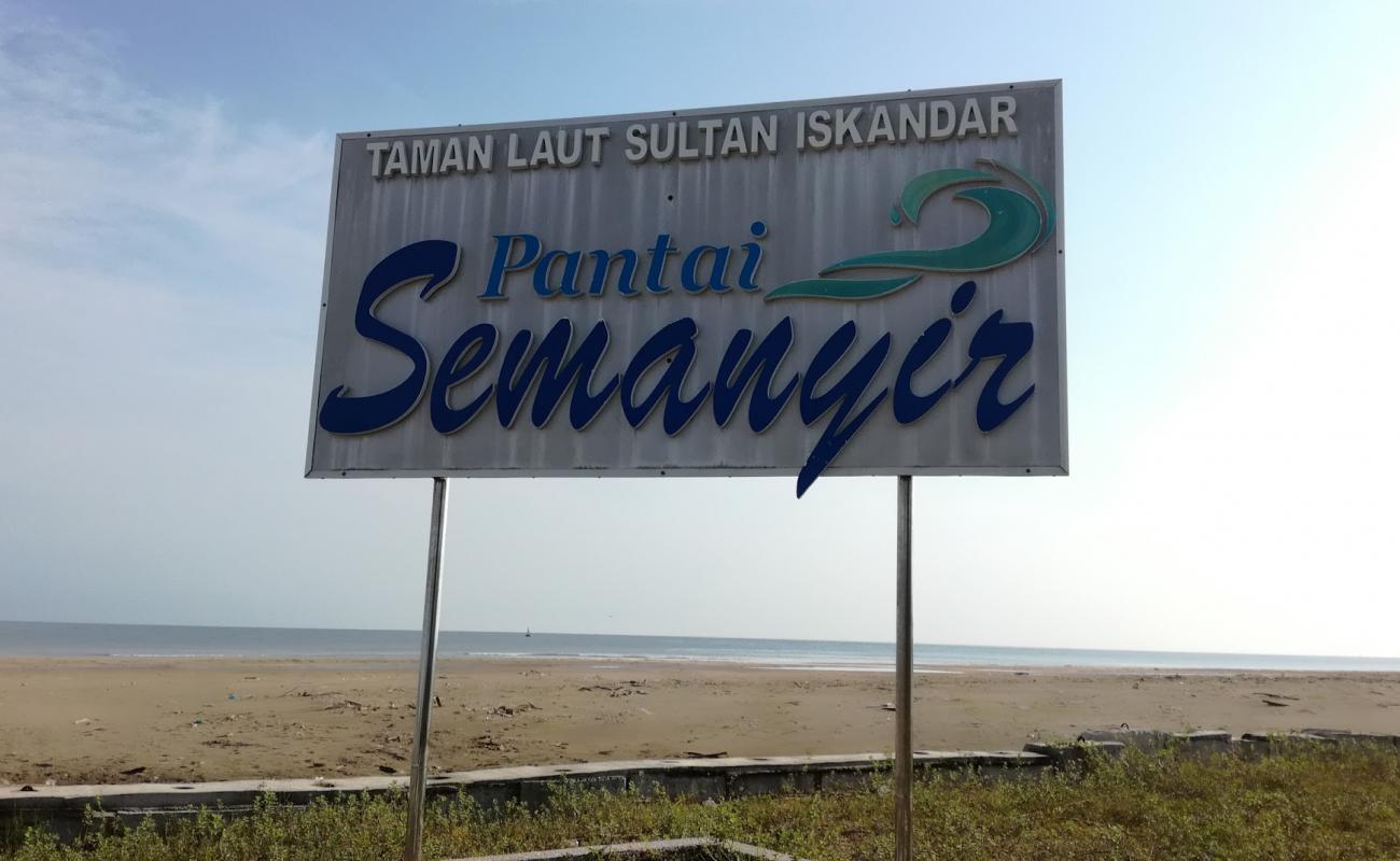 Semanyir Beach'in fotoğrafı gri kum yüzey ile