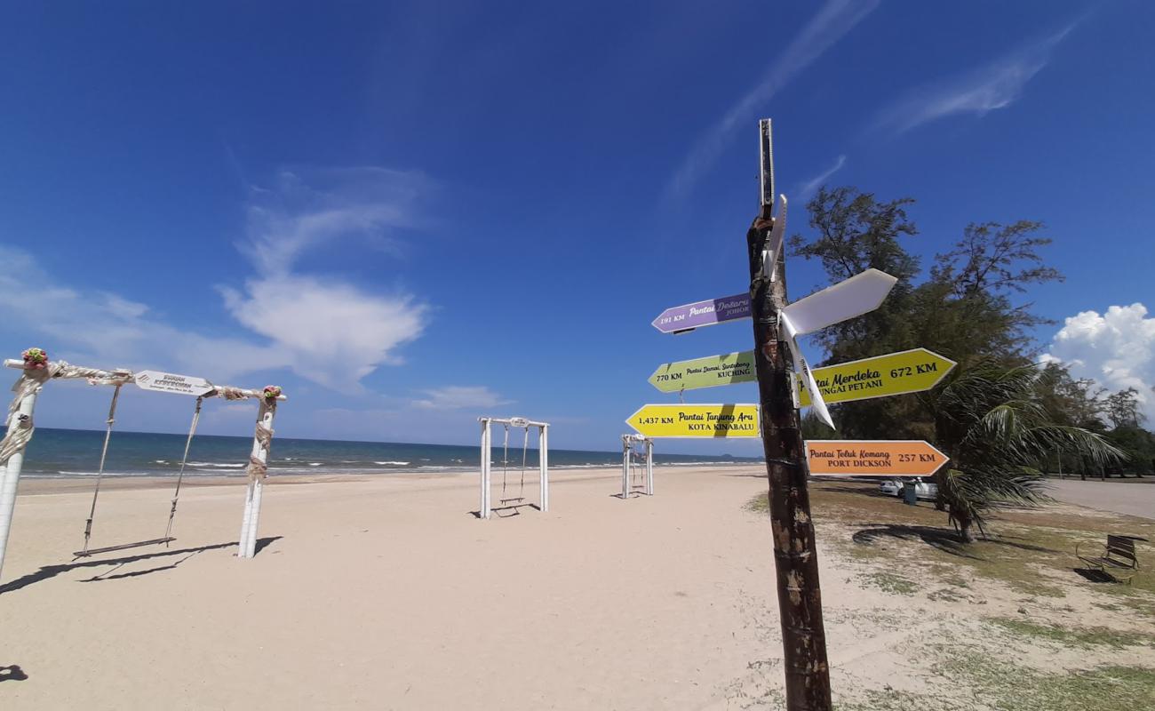Hiburan Beach'in fotoğrafı açık bej kum yüzey ile