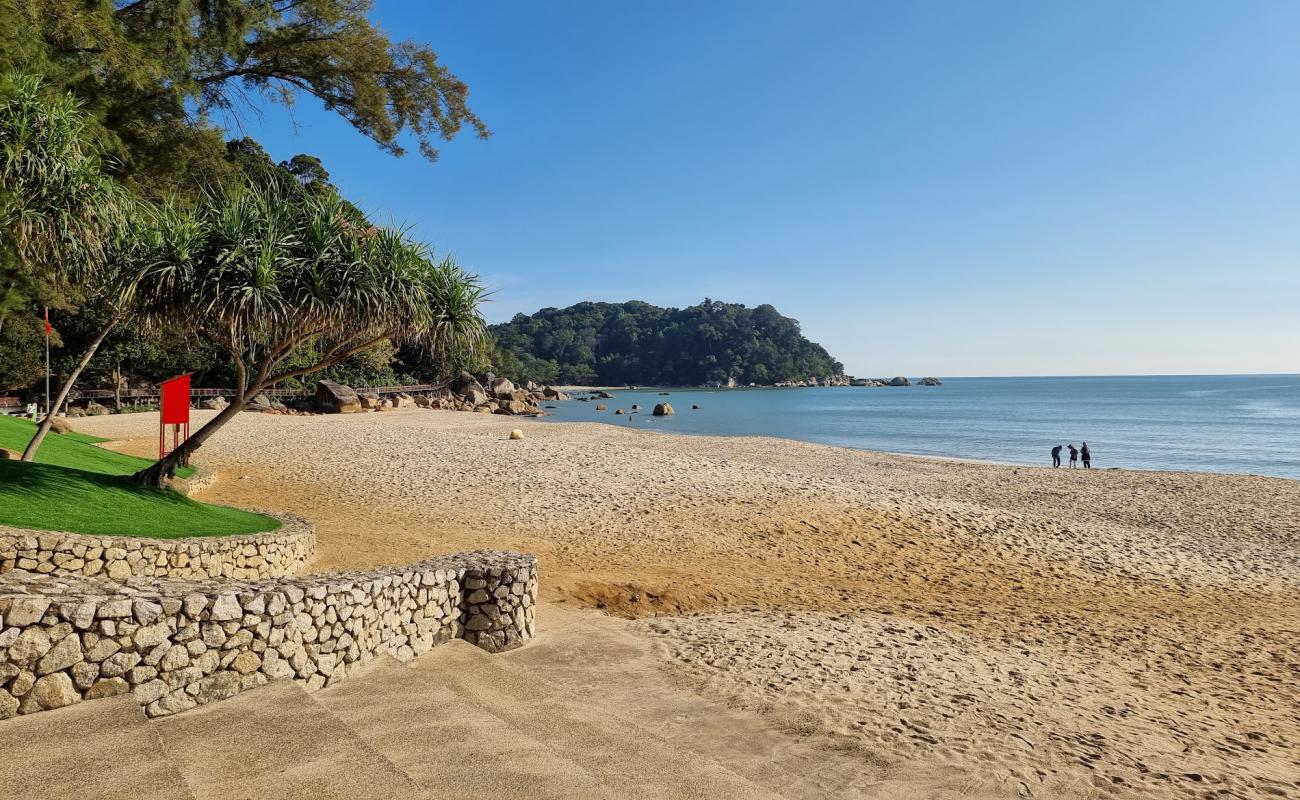 Teluk Cempedak Beach'in fotoğrafı küçük bej çakıl yüzey ile