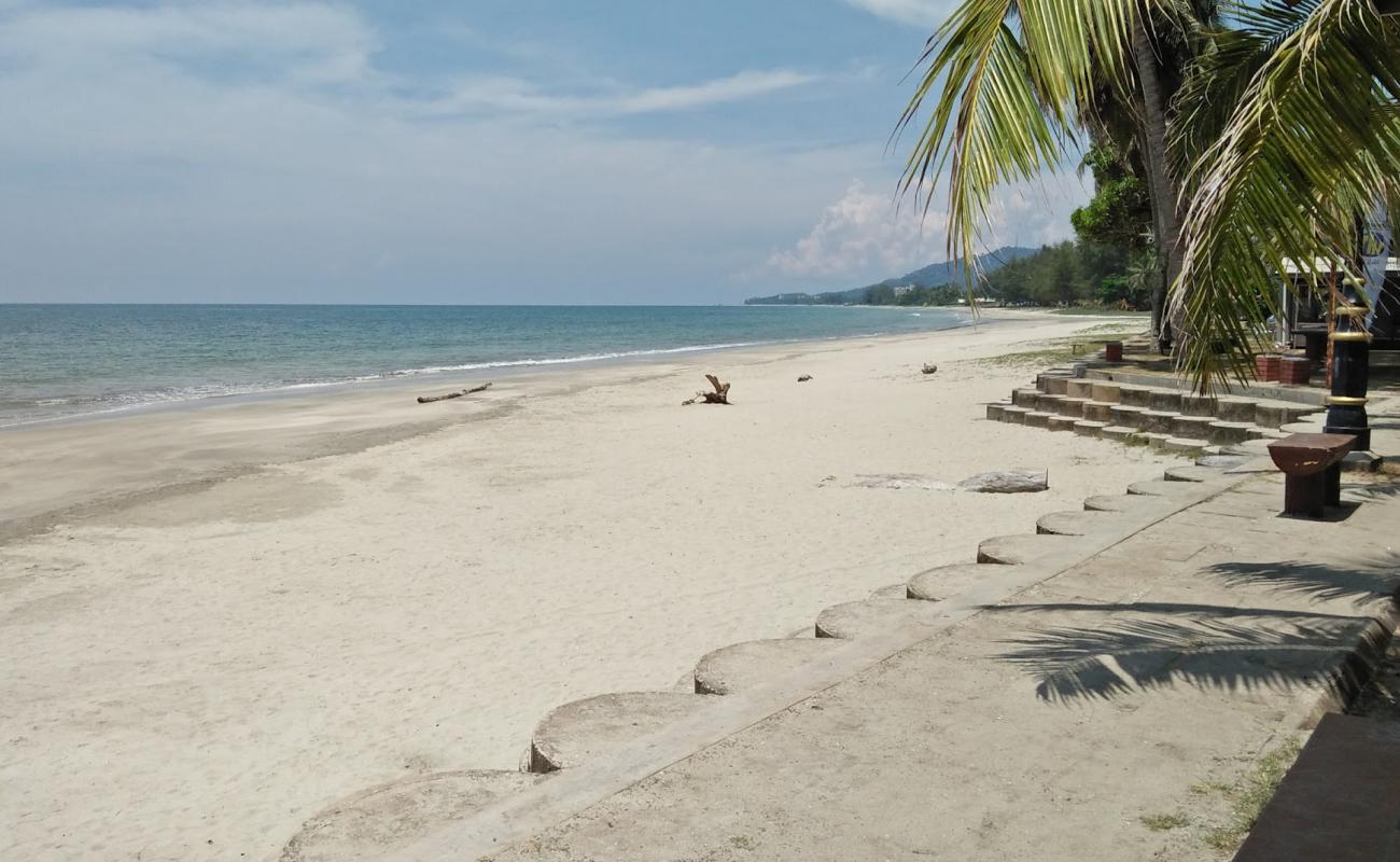 Beserah Beach'in fotoğrafı gri kum yüzey ile