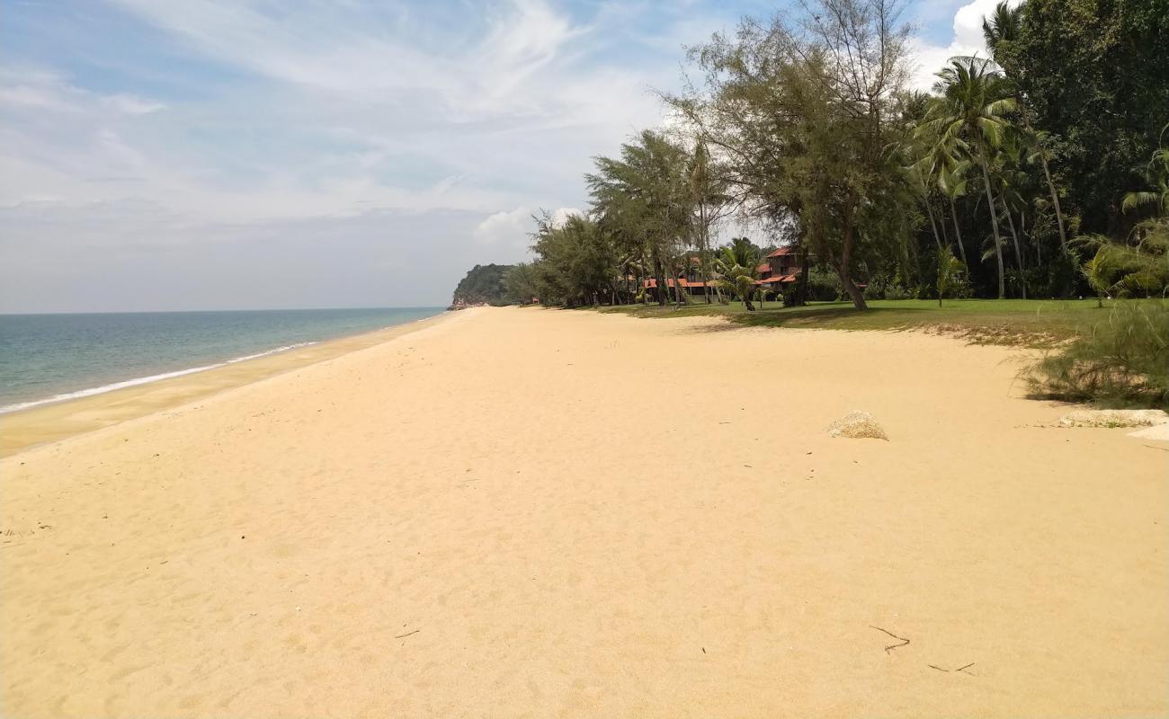 Cherating Beach'in fotoğrafı parlak kum yüzey ile