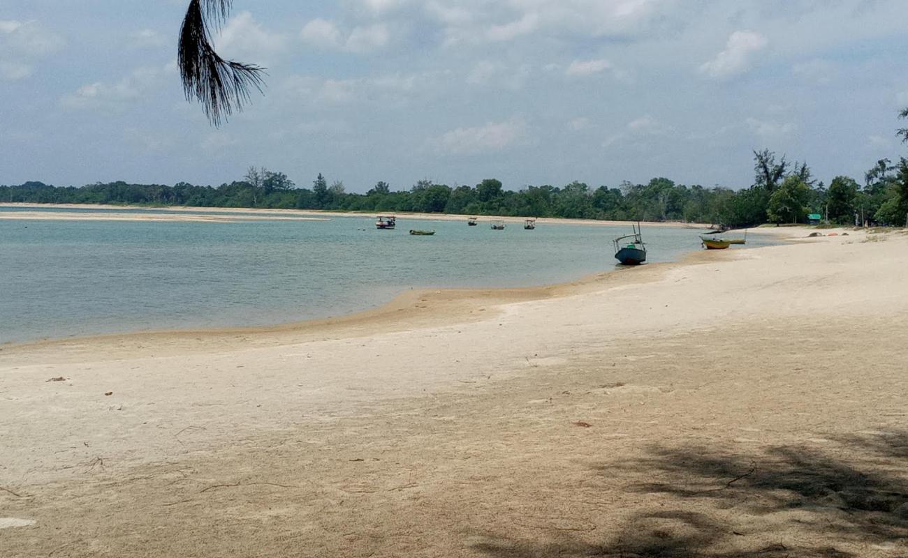 Chendor Beach'in fotoğrafı parlak kum yüzey ile