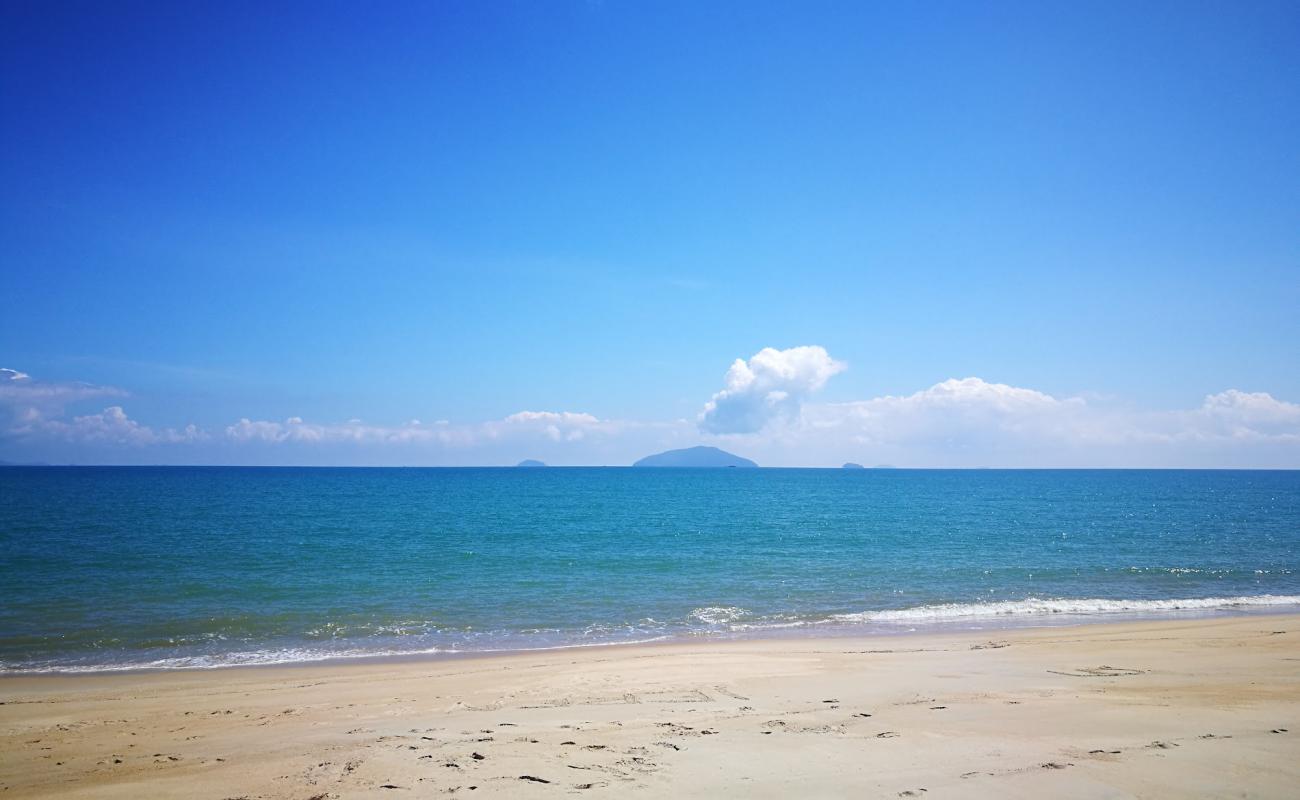 Merang Beach'in fotoğrafı açık bej kum yüzey ile
