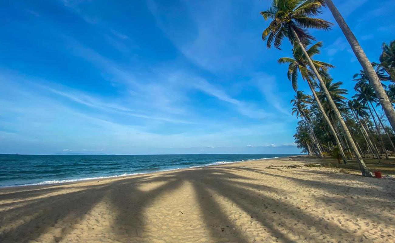 Penarik Beach II'in fotoğrafı açık bej kum yüzey ile