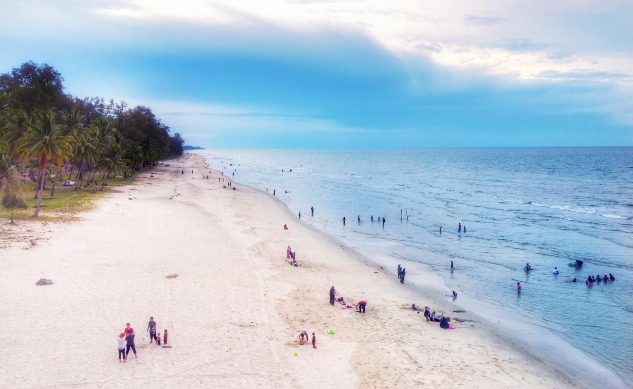 Melawi Beach'in fotoğrafı parlak kum yüzey ile