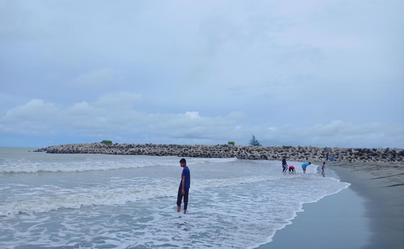 Kemasin Bachok Beach'in fotoğrafı açık bej kum yüzey ile