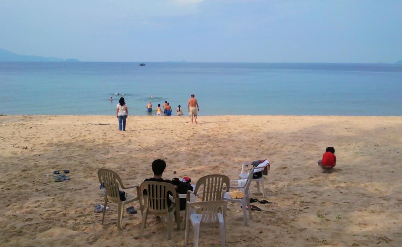 Twin Beach Resort'in fotoğrafı açık bej kum yüzey ile