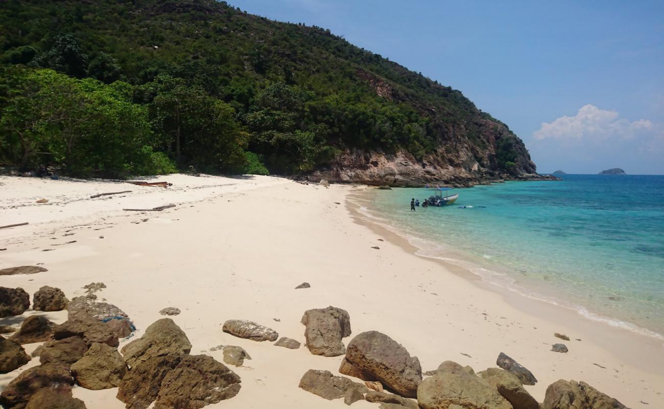 Pulau Sembilang'in fotoğrafı beyaz kum yüzey ile