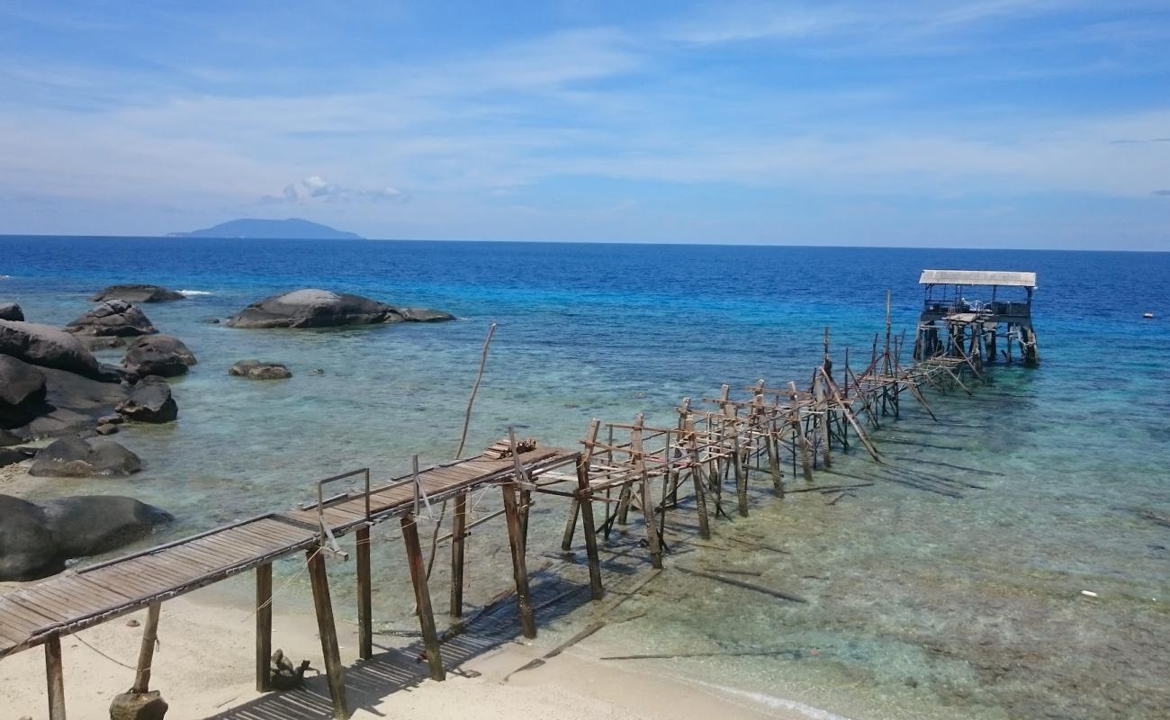 Lanting Beach Resort'in fotoğrafı açık bej kum yüzey ile