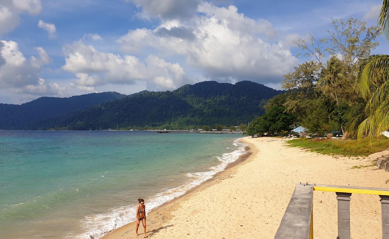 South bay Tioman'in fotoğrafı açık bej kum yüzey ile