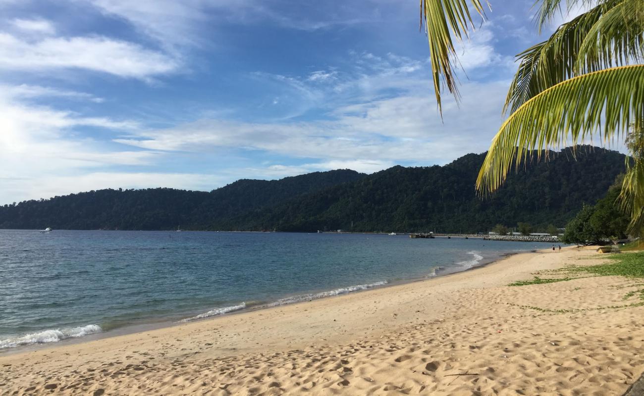 Kampung Tekek Beach'in fotoğrafı açık bej kum yüzey ile