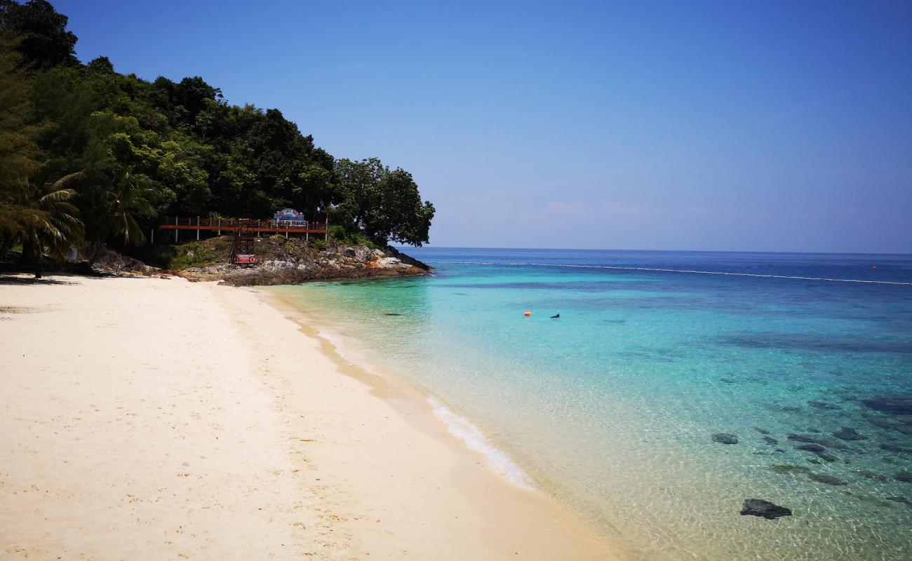 Chagar Hutang Beach'in fotoğrafı parlak kum yüzey ile