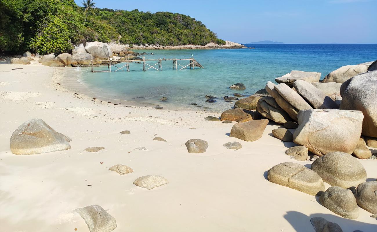 D'Coconut Lagoon'in fotoğrafı parlak kum yüzey ile