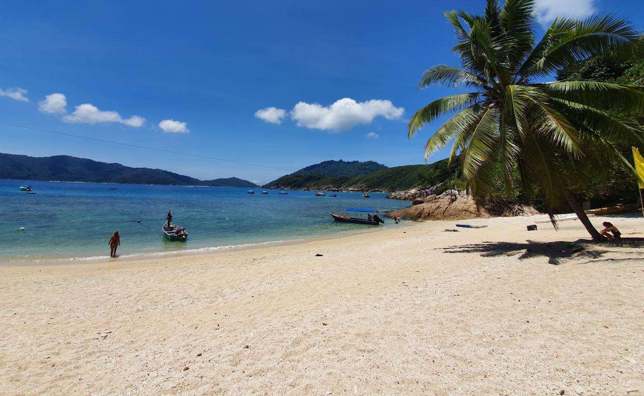 D'Lagoon Beach'in fotoğrafı parlak kum yüzey ile