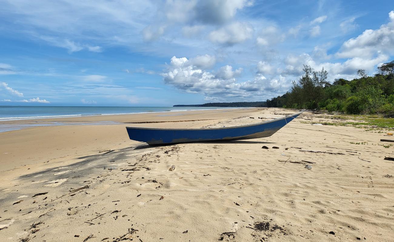 Batu Mandi Beach'in fotoğrafı açık bej kum yüzey ile
