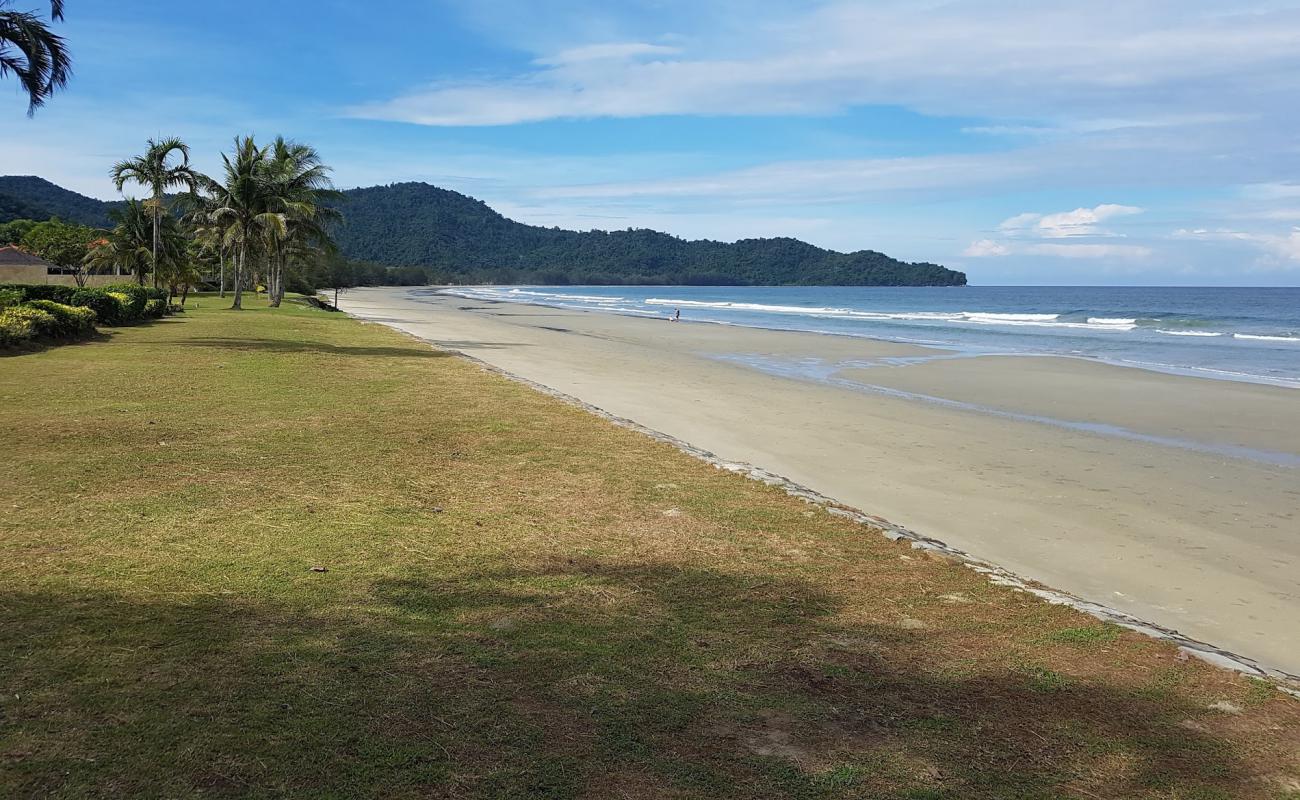 Karambunai Beach'in fotoğrafı i̇nce bej kum yüzey ile