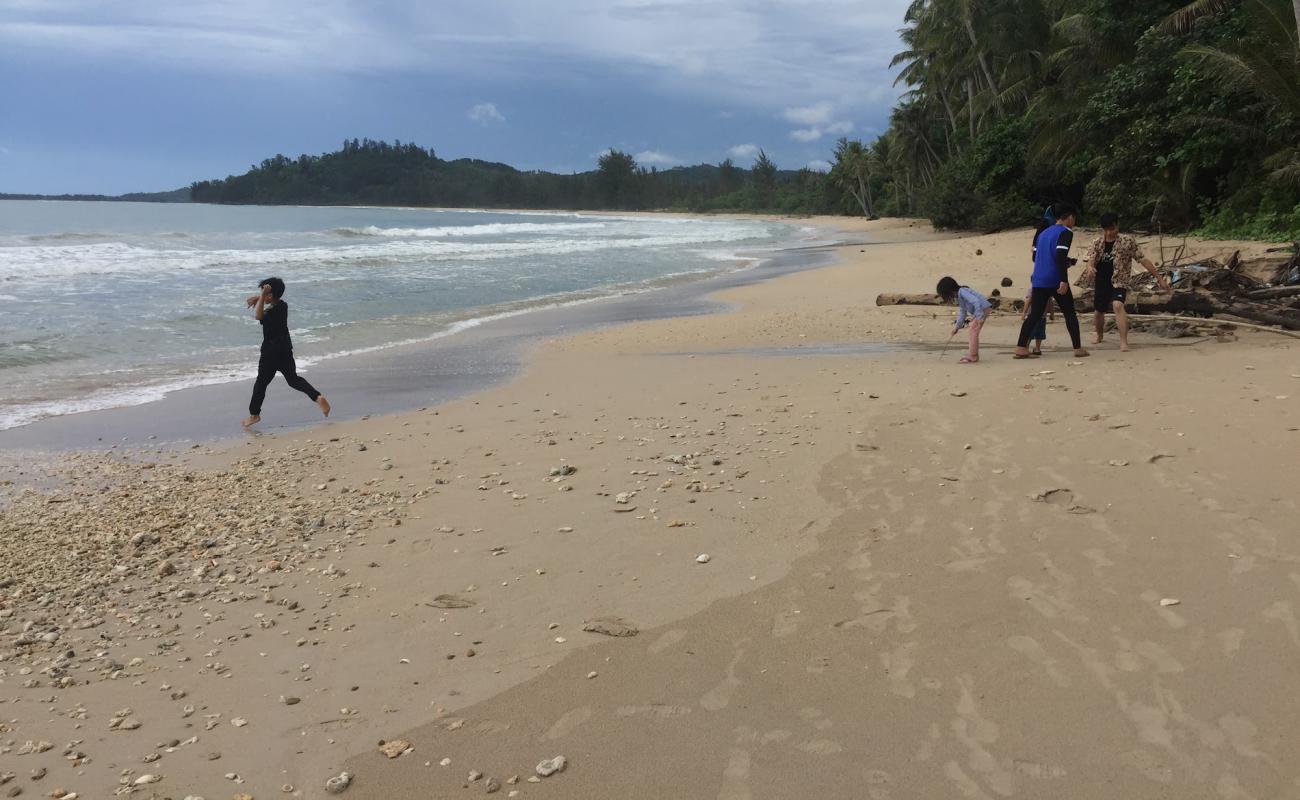 Indarason Beach'in fotoğrafı açık bej kum yüzey ile