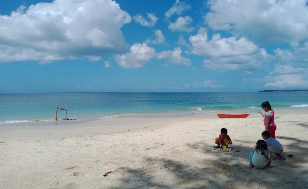 Bida Beach'in fotoğrafı parlak kum yüzey ile