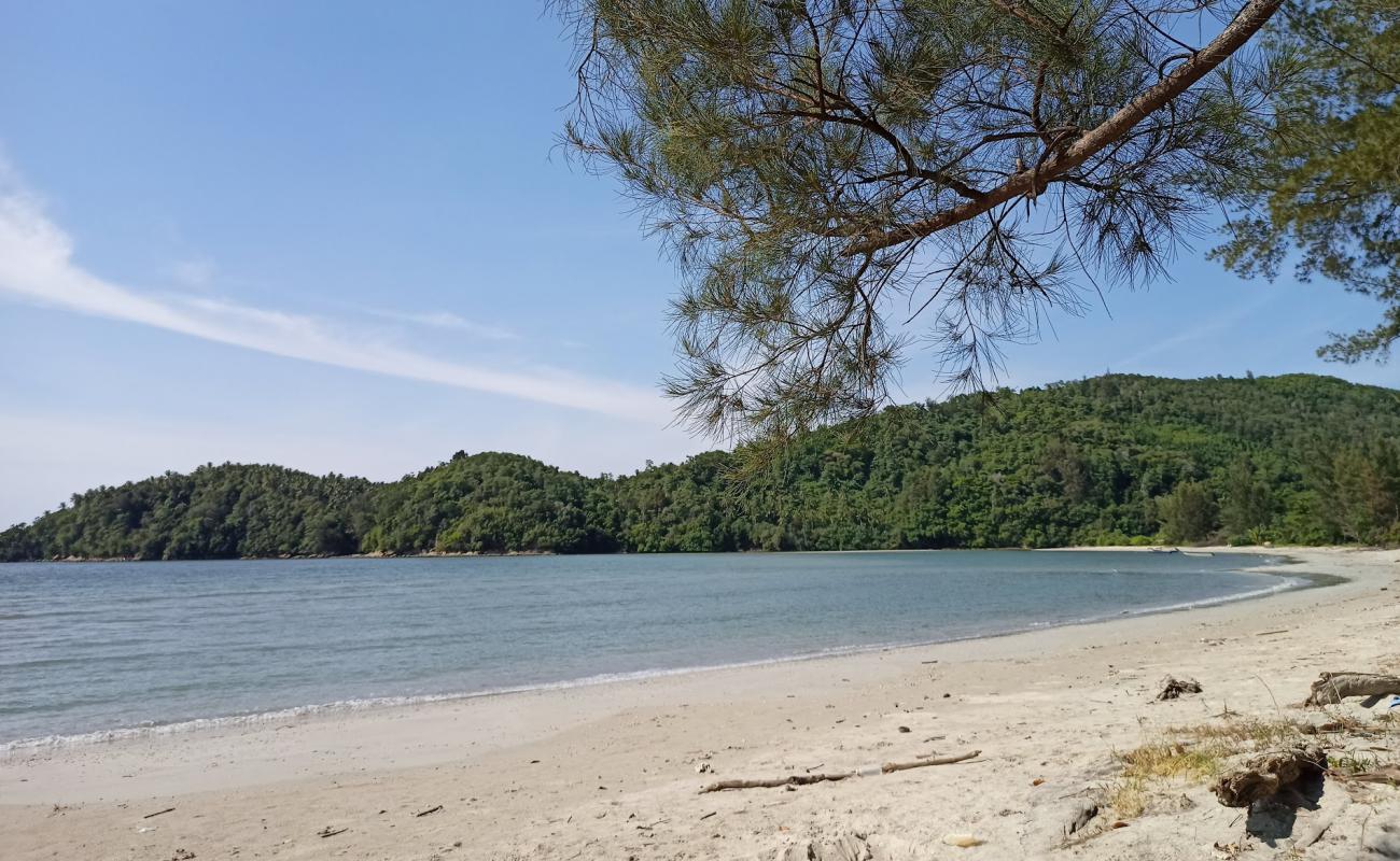 Kimihang Beach'in fotoğrafı açık bej kum yüzey ile