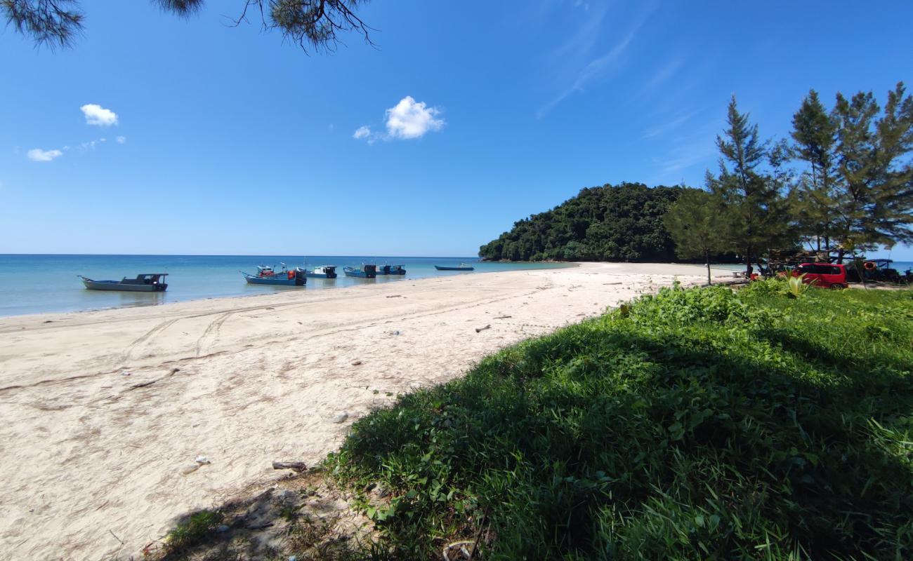 Kelambu Beach'in fotoğrafı i̇nce bej kum yüzey ile
