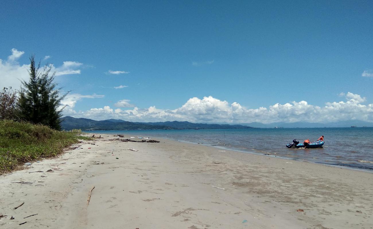Torongguh Beach'in fotoğrafı açık bej kum yüzey ile