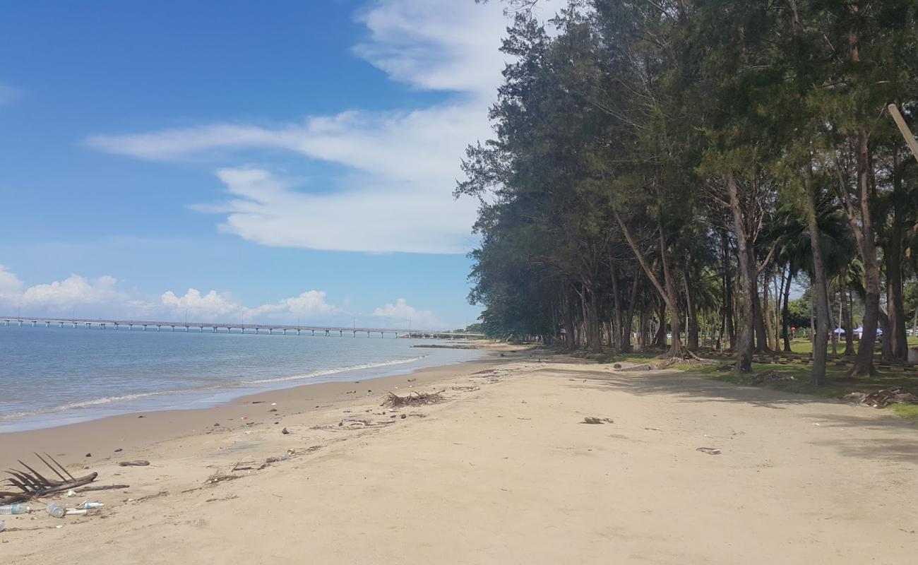 Sahabat Beach'in fotoğrafı açık bej kum yüzey ile