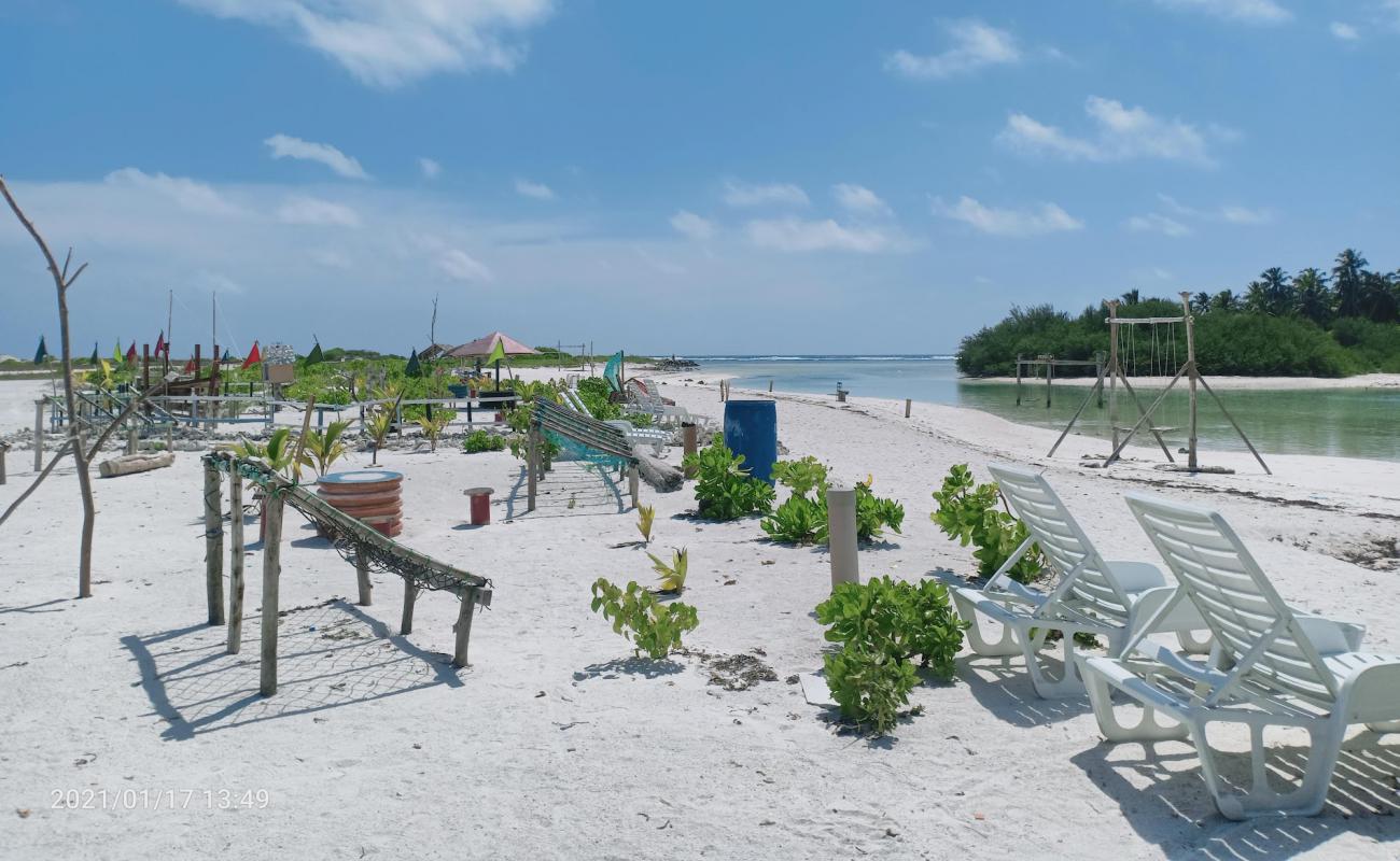 Feydhoo Sunset Beach'in fotoğrafı beyaz kum yüzey ile