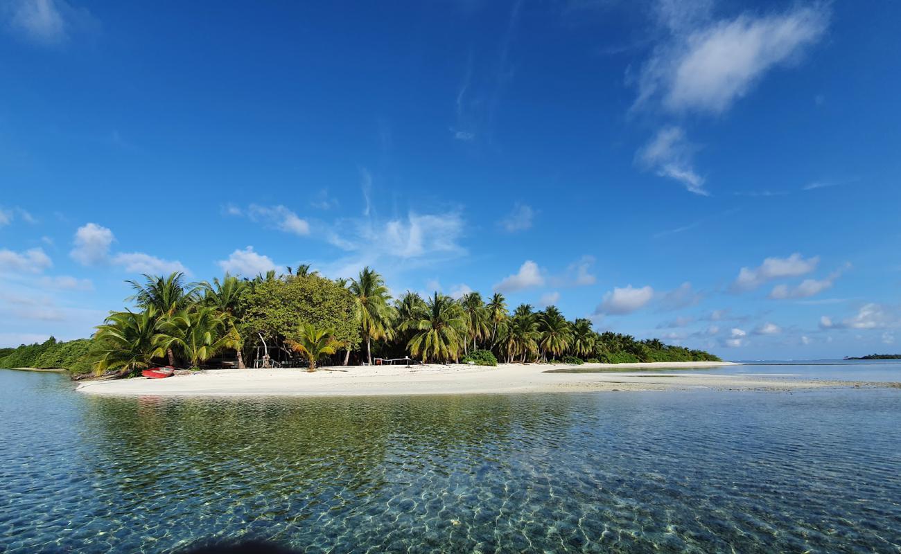 Olhuvaali Beach'in fotoğrafı parlak kum yüzey ile