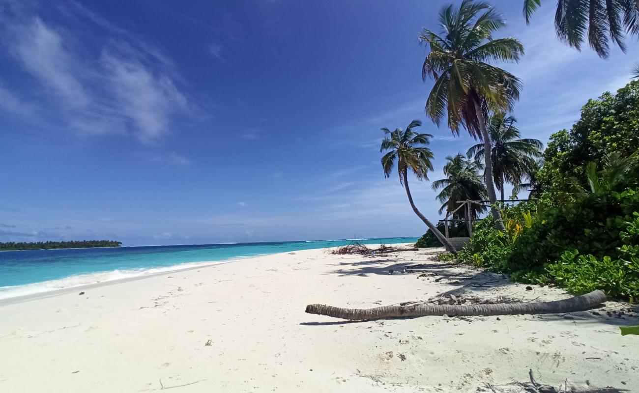 Faruhulhudhoo Beach'in fotoğrafı beyaz kum yüzey ile